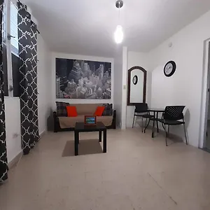  Apartment Cozy Across The Airport